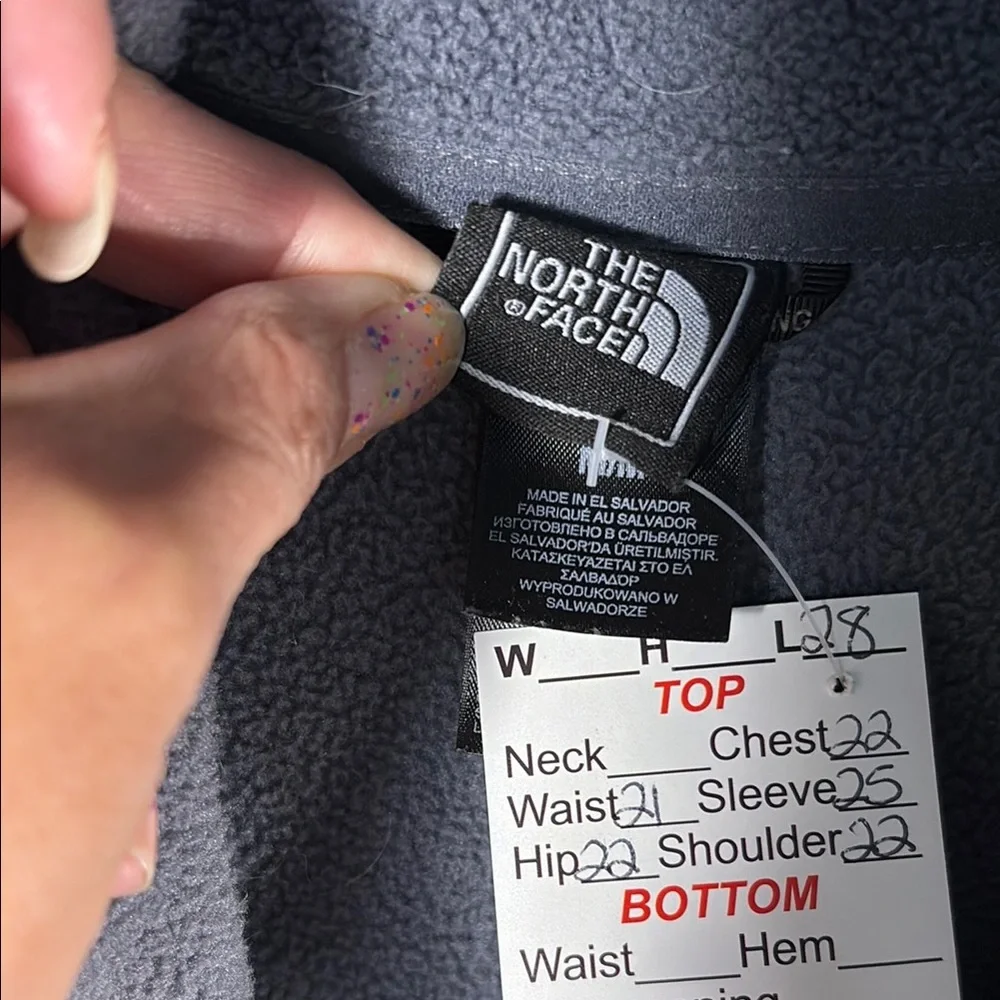 The North Face Gray‎ Jacket with Blue Trim with glove keepers. M. A2
